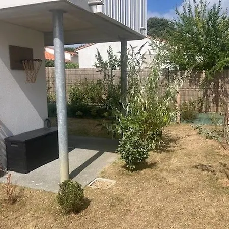 Calme, Jardin, 4 Pers, Proche Et Commerces, Parking, Normes Handicapés - Fr-1-494-167 * Royan
